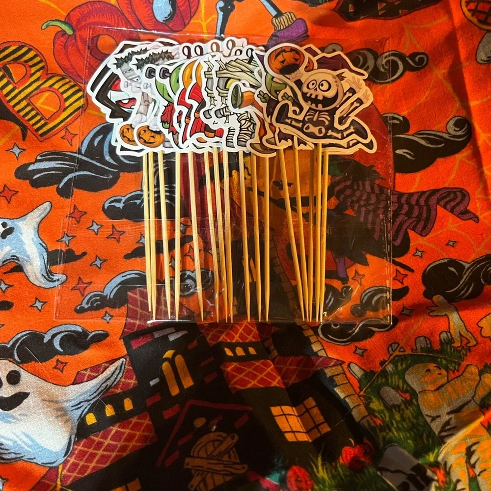 Spooky Skeleton Cake Toppers - Multicolor